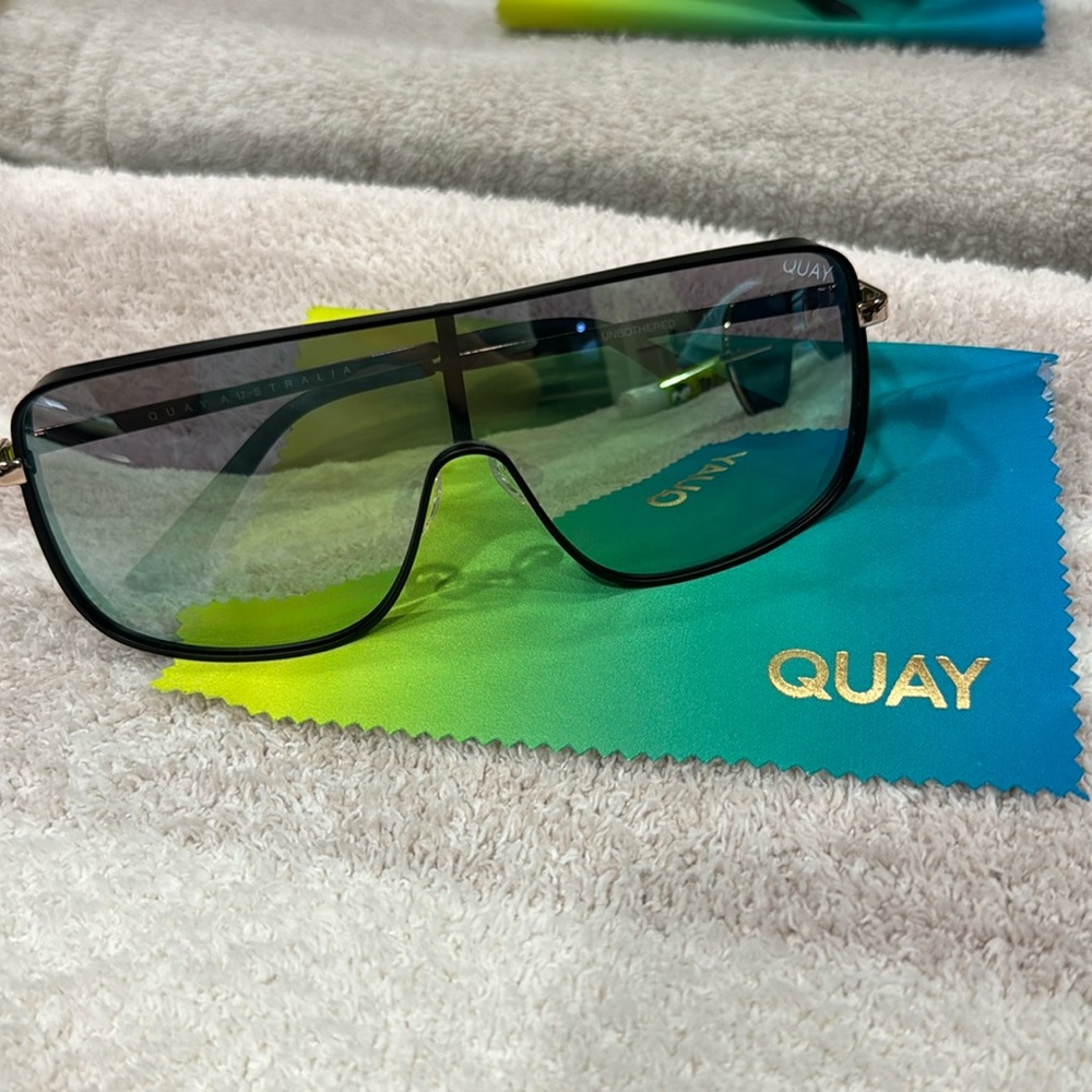 Quay Australia Unbothered sunglasses